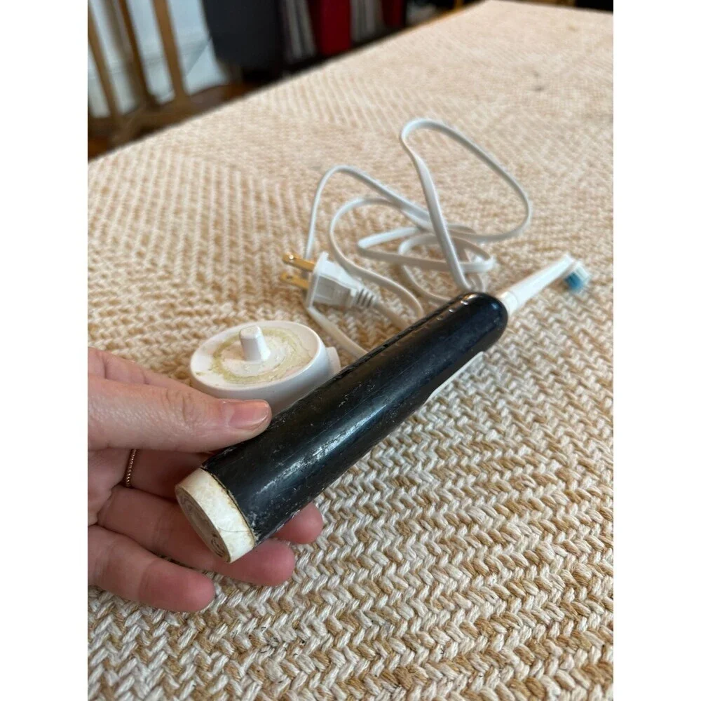 Oral-B Braun Rechargeable Electric Toothbrush with Charger